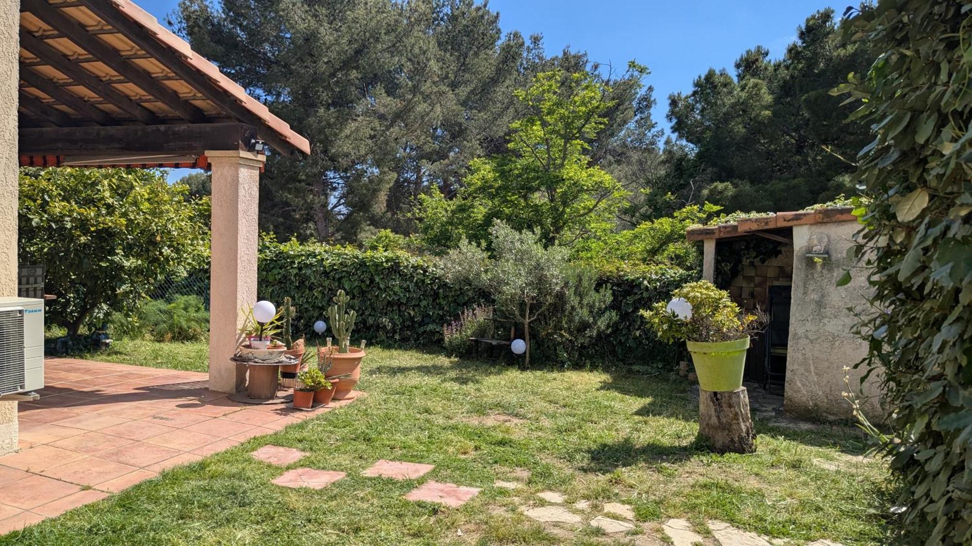 Maisonnette Au Calme Avec Climatisation Parking Jardin Cadre Campagne Plages A Pieds Bandol Extérieur photo